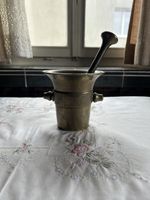 Antiker Mörser mit Stössel aus Messing