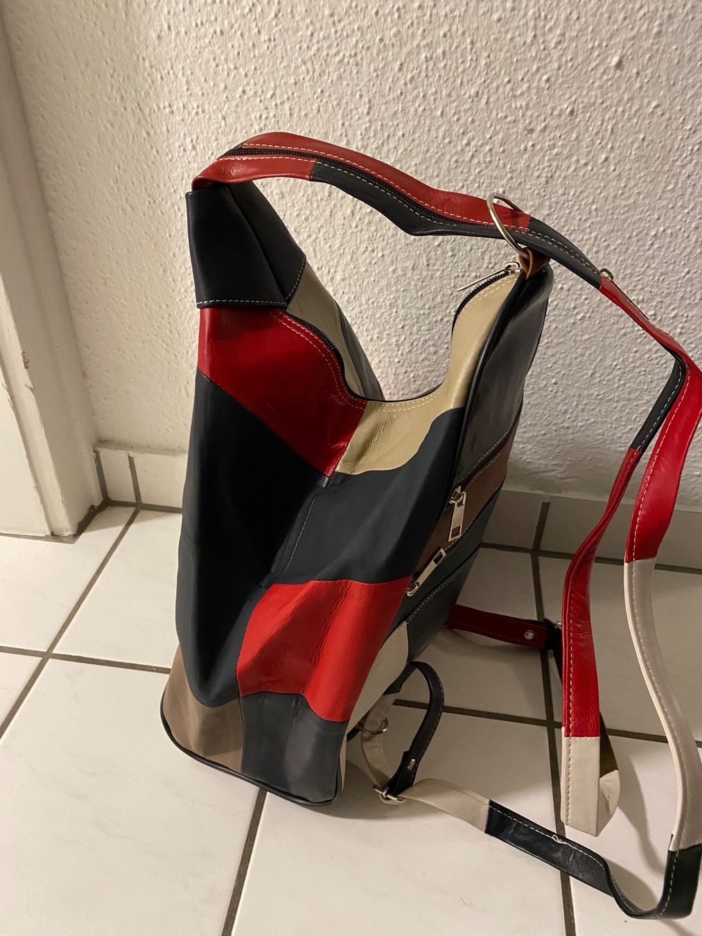 Sacs femmes: Aktion Lederhandtasche/Rucksack – Neuf avec emballage d'origine à Buchrain par Sisi83 3