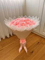 Handgemachter Rosenstrauß aus Satinband – perfektes Geschenk
