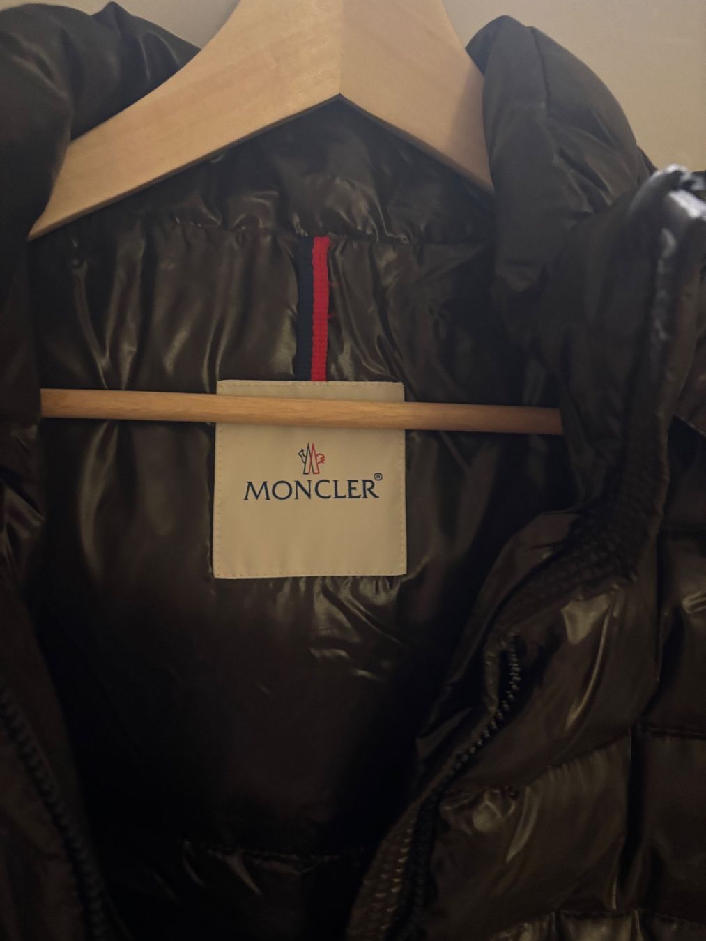 Moncler Jacken: Moncler Daunenjacke – Neu (gemäss Beschreibung) aus Zürich von cvr_lv6d 1