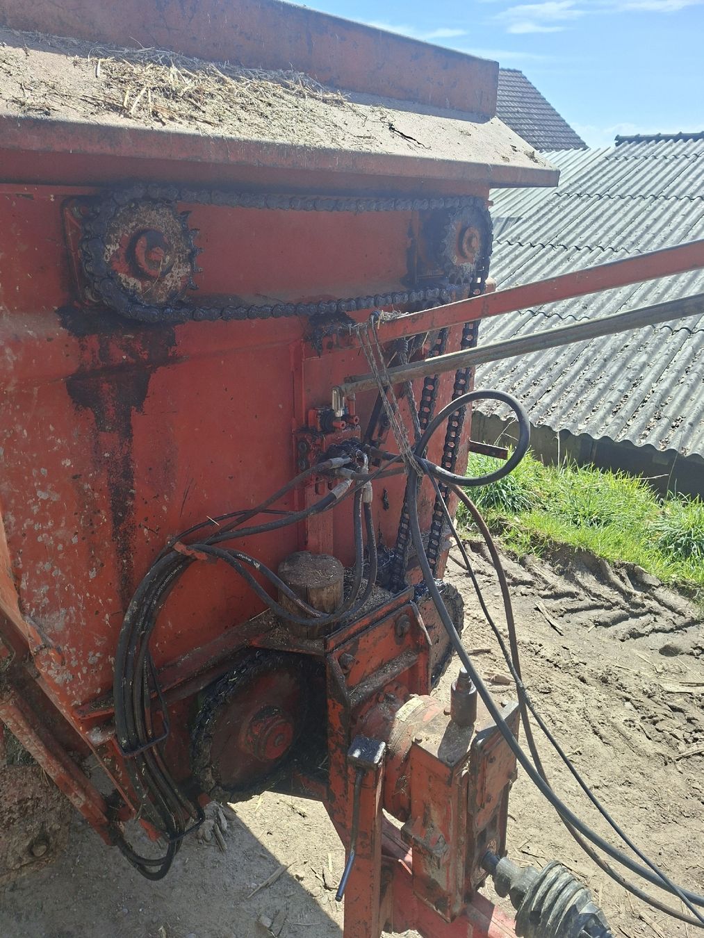 Alle Maschinen: Mischwagen + Ersatzteilspänder – Gebraucht aus Oberdorf SO von luk_9d92 3