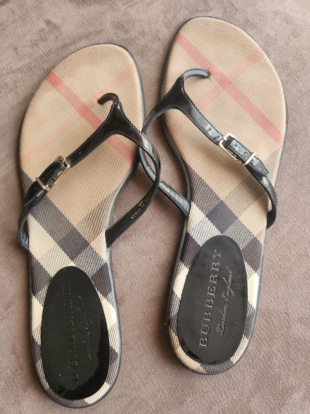 Burberry Chaussures femmes: Burberry " Flip Flops. Gr.40 – D'occasion à Dietikon par Oxana01