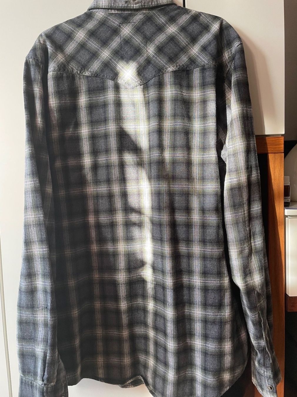 Camicie: 2 Hemden von WE Hell und Dunkel – Usato da Schaffhausen venduto da Jaggi 1
