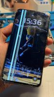 Écran original Galaxy S21 FE partiellement abîmé