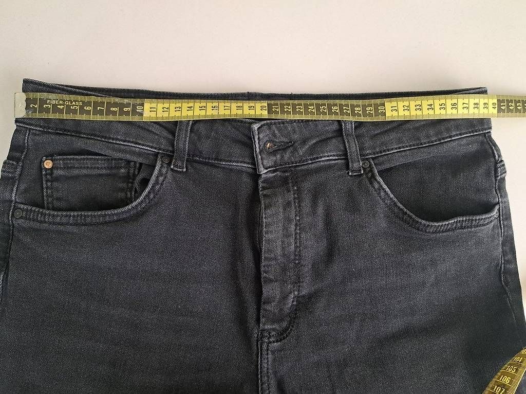 Jeans: Jeans Schwarz Gr 30 / L – Usato da Rupperswil venduto da White-Dove 1