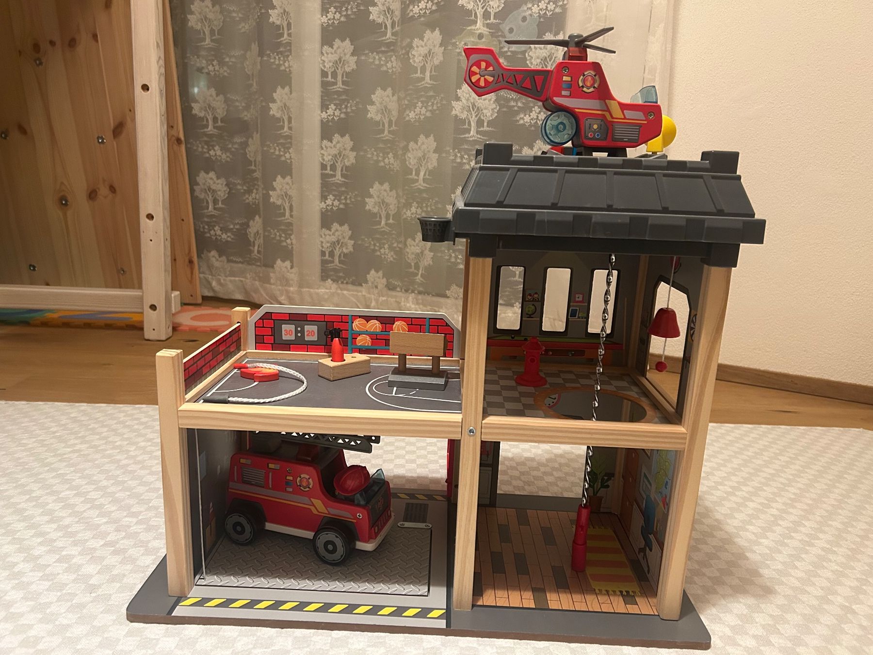 Hape Giocattoli: HAPE Grossstadt-Feuerwache – Usato da Zürich venduto da julia20016 1