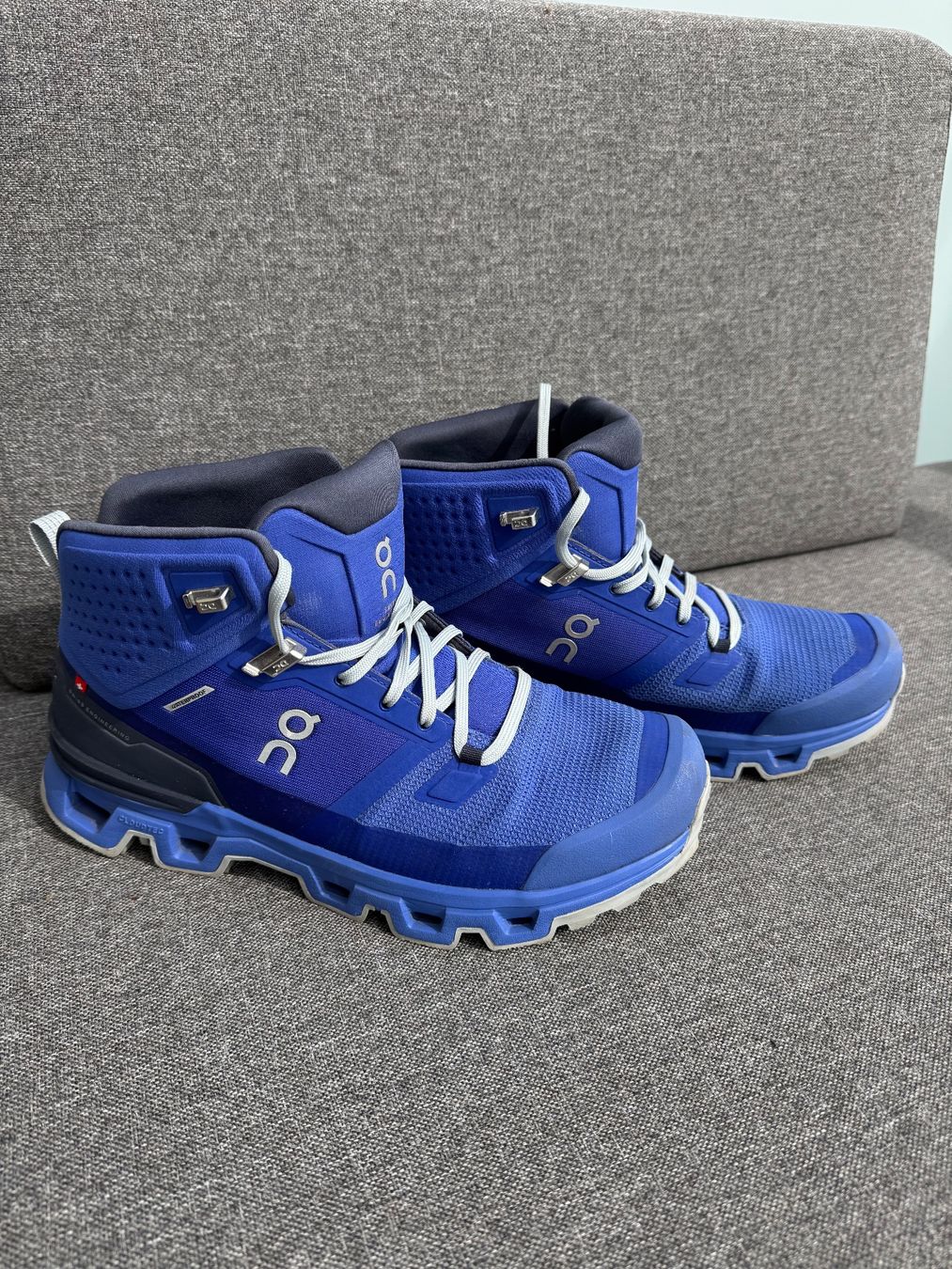 On Chaussures hommes: ON Cloudrock Waterproof 2  43 – Neuf (Voir description) à Corcelles-Concise par zulu03