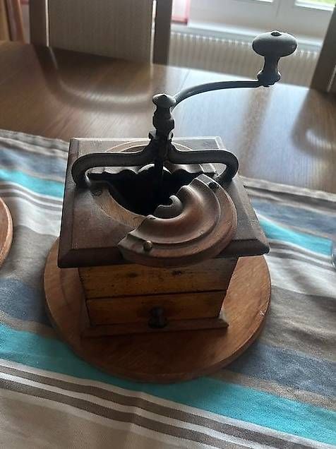 Küchengeräte: Moulin à café  – Gebraucht aus Chézard-St-Martin von Famille.Richard