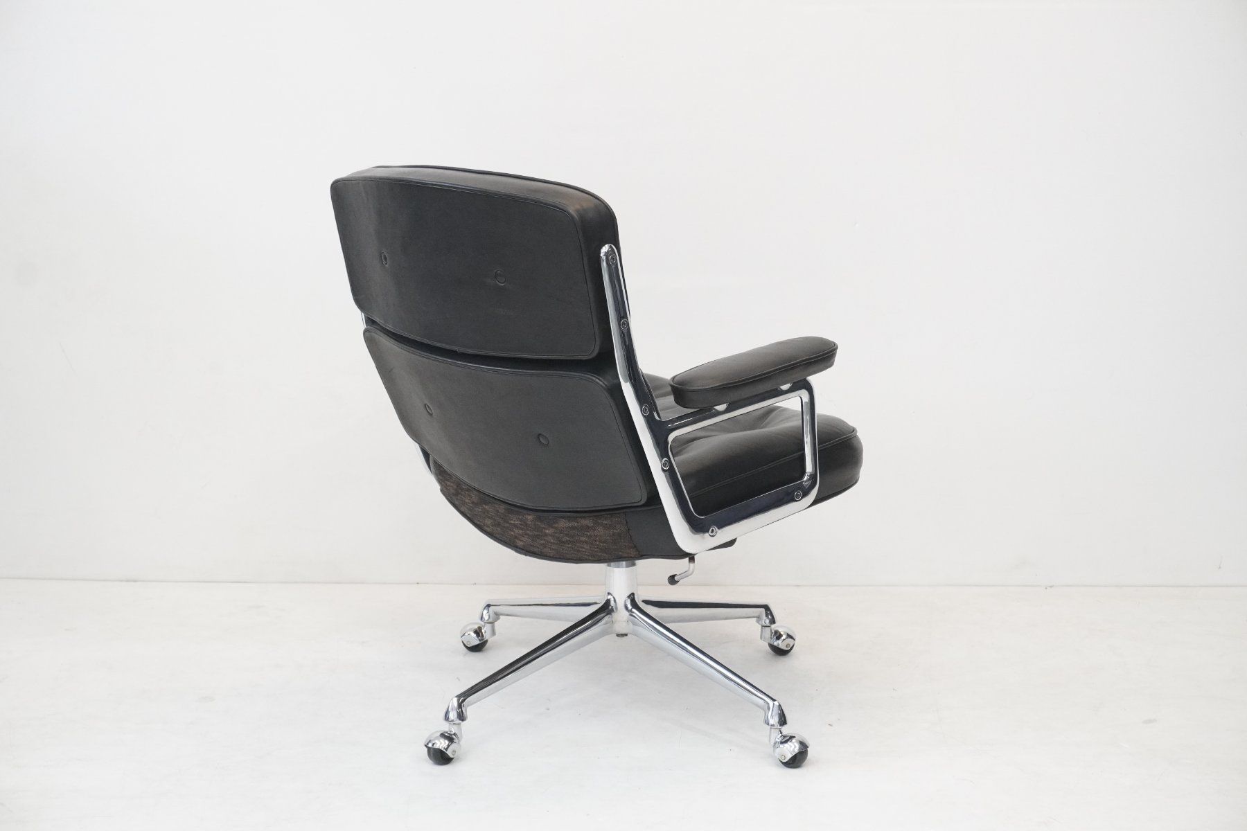 Vitra Poltrone: Vitra Eames Lobby Chair ES104 nero – Usato da Bad Zurzach venduto da QLASSIQ 4