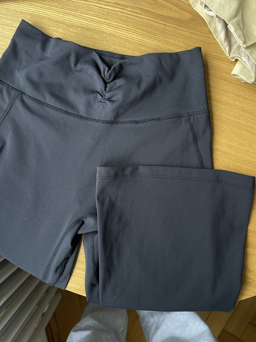 Leggings: Vanquish black flares – Usato da Fribourg venduto da ssu_tr9g 1