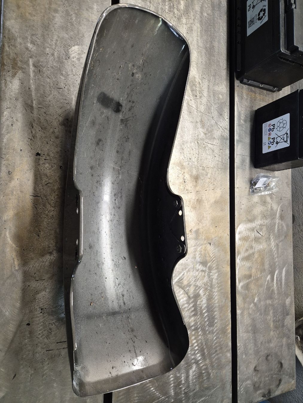 Harley-Davidson Tutti i ricambio per moto: Garde-boue Harley-Davidson 16" – Difettoso da Le Locle venduto da CHEGUA 4