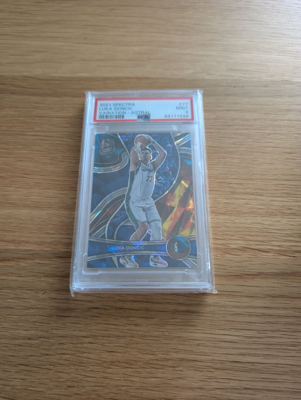 Nba Cartes à collectionner: Luka Doncic - PSA 9 - Variation Astral - Numbered /35 – D'occasion à Zürich par Brunsketti