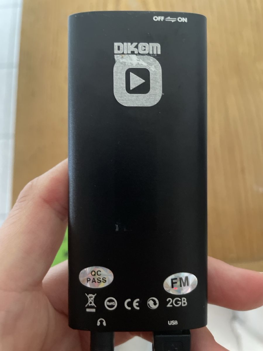 Lecteur media portable: MP4 Player CONFORAMA SKY BLACK – Défectueux à Luzern par madameglaser 1