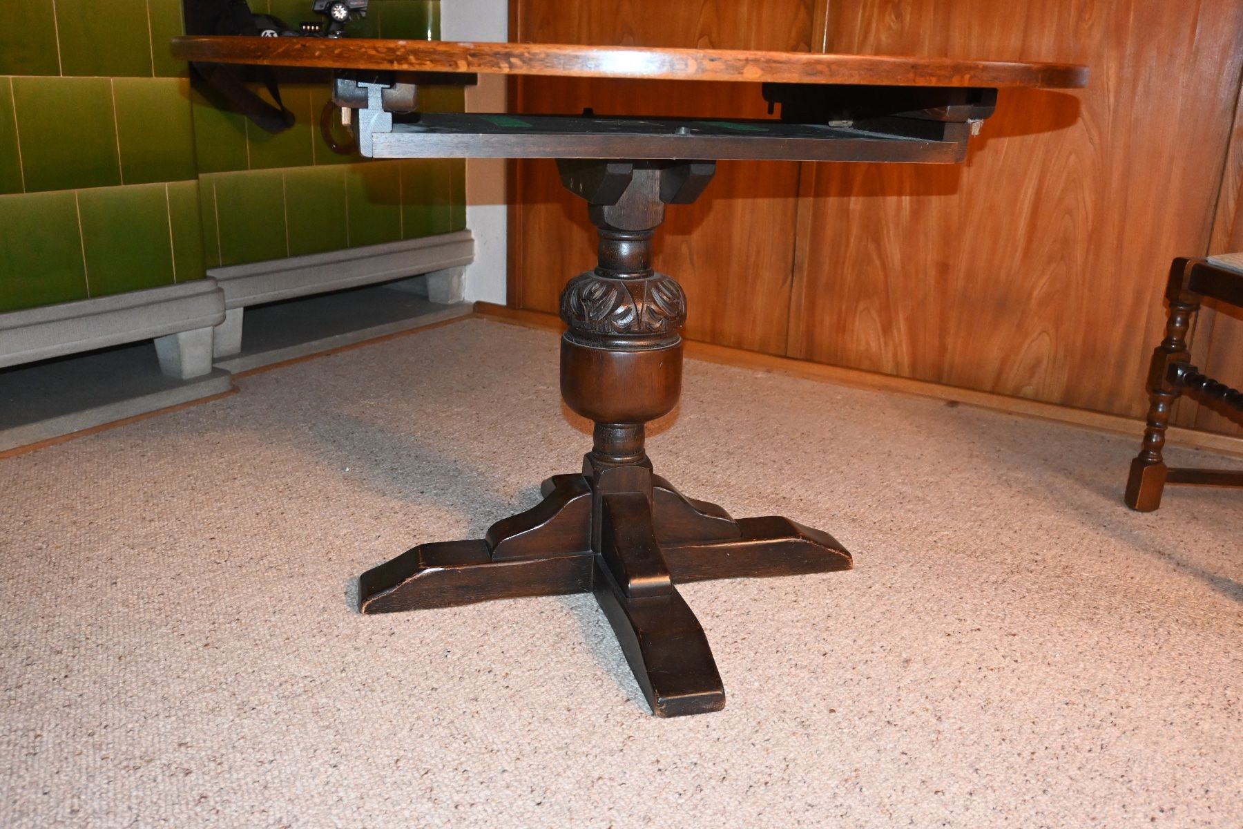 Set di tavolo e panche: Alter (Antiker) Tisch mir 4 Stühlen – Usato da Hausen am Albis venduto da Racer_85 4