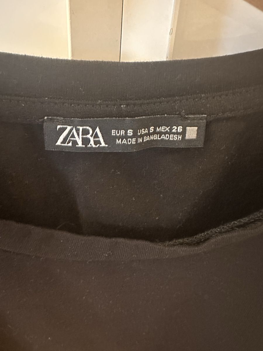 Zara Top: Schwarzes Zara T-Shirt, Grösse S - Basic, bauchfrei – Usato da Boll venduto da naj_8w6f 2