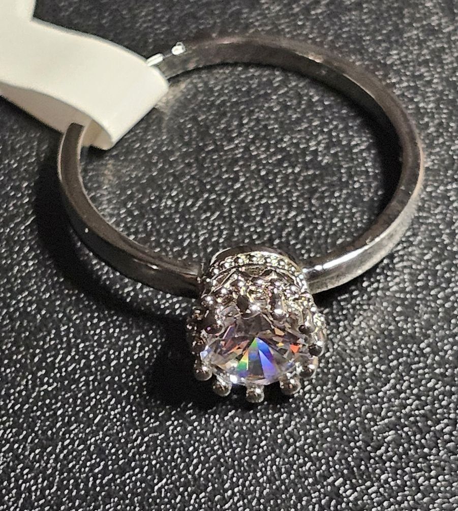 Ringe: Eleganter Ring mit Zirkonia, 925 versilbert, Gr.8 – Neu (gemäss Beschreibung) aus Grenchen von maretop 1