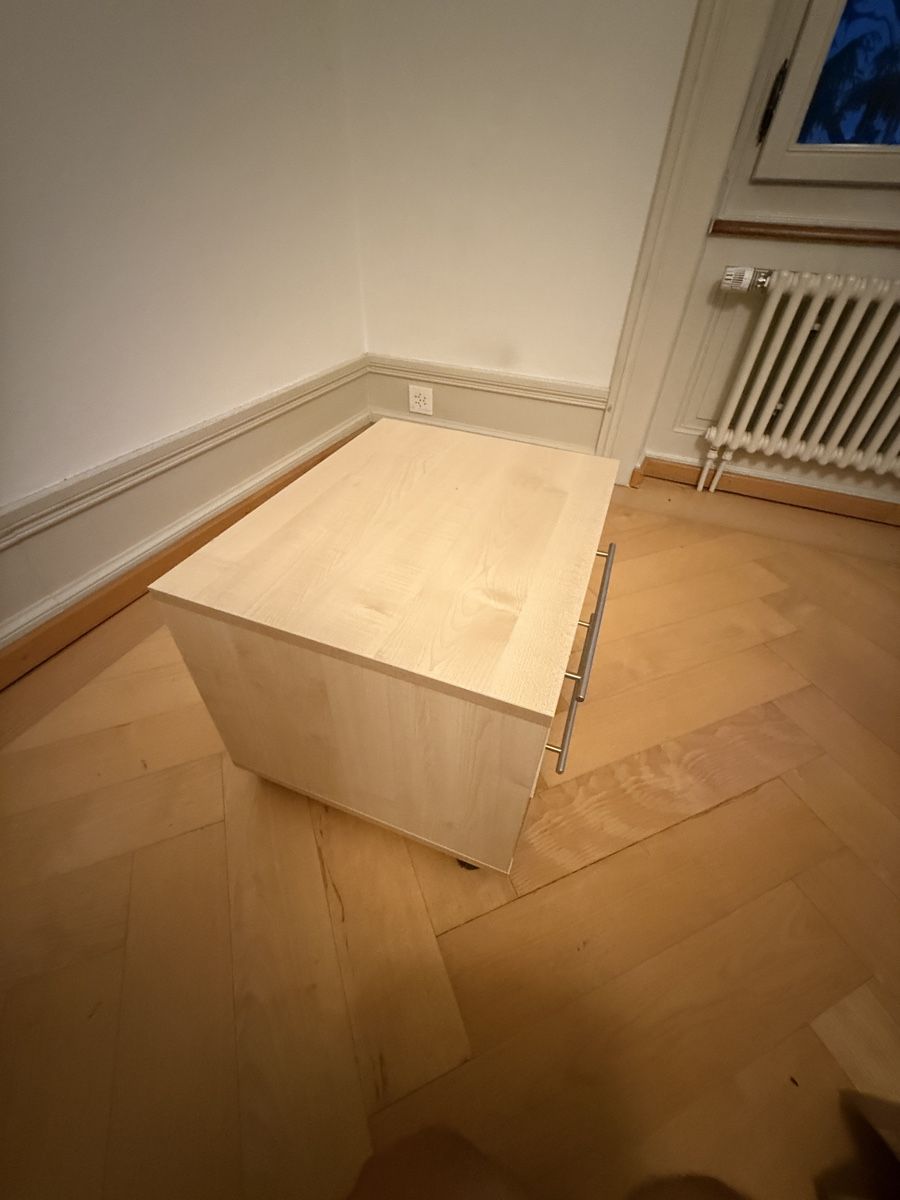 Comodini: Bed side table on wheels – Usato da Zürich venduto da ath_7n8x 2