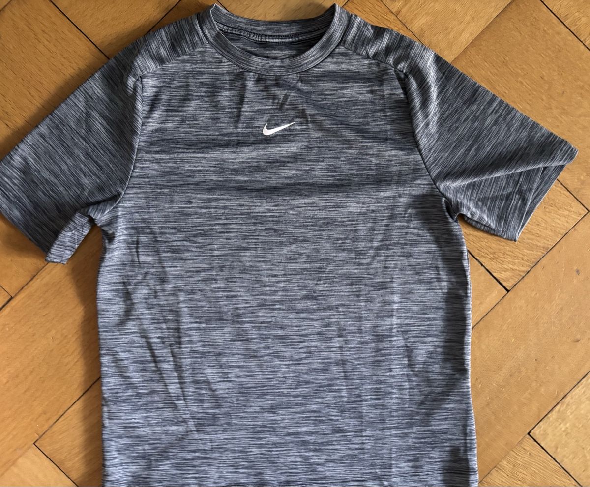 Nike Lotti & Set di vestiti: Sportshirts146 – Usato da Zürich venduto da gucks