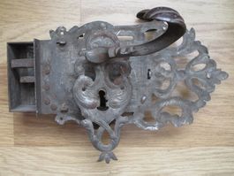 Antikes Türschloss geschmiedet