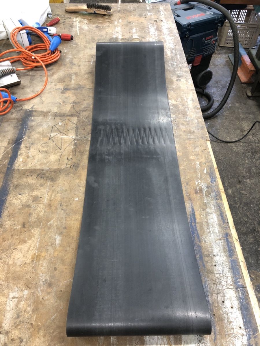 Macchine per carico, silaggio e trasporto: Bande de roulement tapis industriel – Usato da Prilly venduto da Antoine16