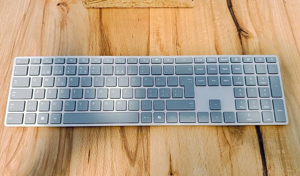 Microsoft Tastiere: Microsoft Surface Keyboard 2. Generation – Usato da Bubendorf venduto da Pistufatrunte