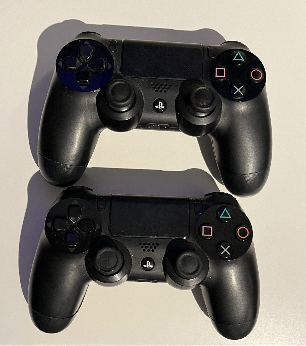 Sony Console: Playstation 4 inkl. 2 Controller und 5 Spielen – Usato da Liestal venduto da Skrtelsanchez 1