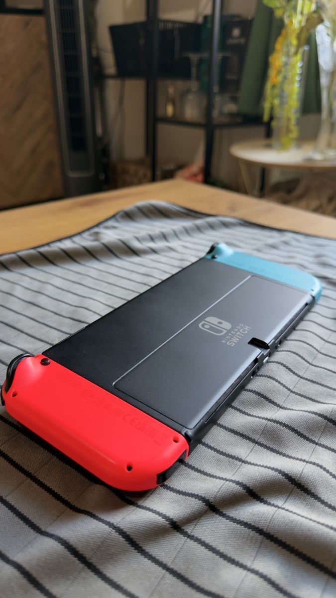 Nintendo Konsolen: Nintendo Switch OLED + Zubehör – Gebraucht aus Solothurn von Dobo 3