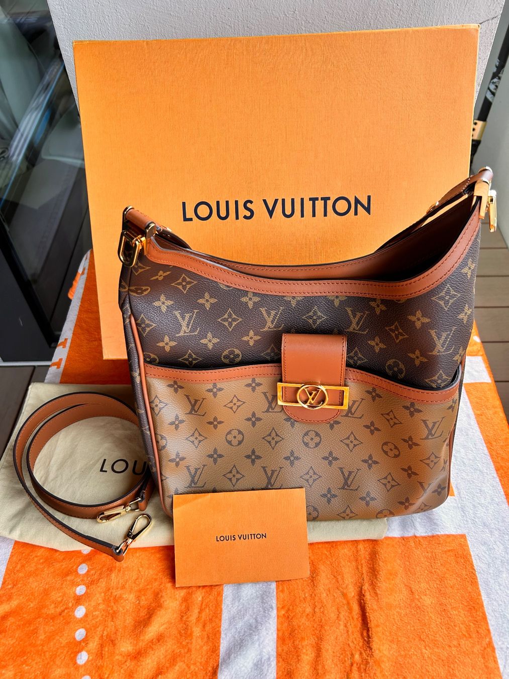 Louis Vuitton Taschen für Damen: Louis Vuitton Hobo – Neu (gemäss Beschreibung) aus Rotkreuz von Annie_87