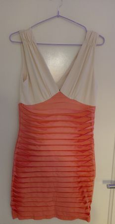 Sommerliches Kleid in Koralle