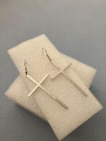 Modeschmuck, schöne silberfarbene Kreuz Ohrhänger, NEU