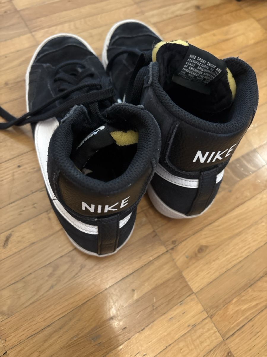Nike Herrenschuhe: Nike Schuhe Grösse 37.5 – Gebraucht aus Buchs ZH von els_mgj9 2