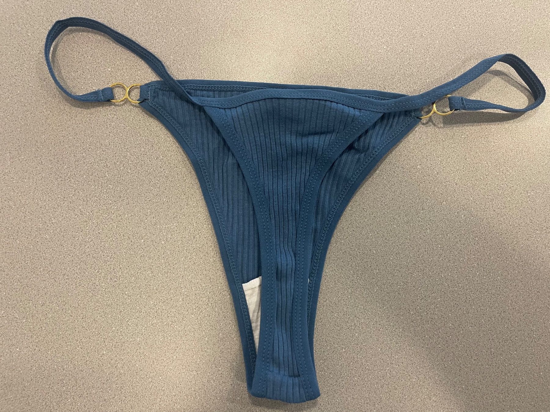 Sonstige Unterwäsche: Neuer String Tanga, Grösse L – Neu und originalverpackt aus Wohlen AG von abaci 1
