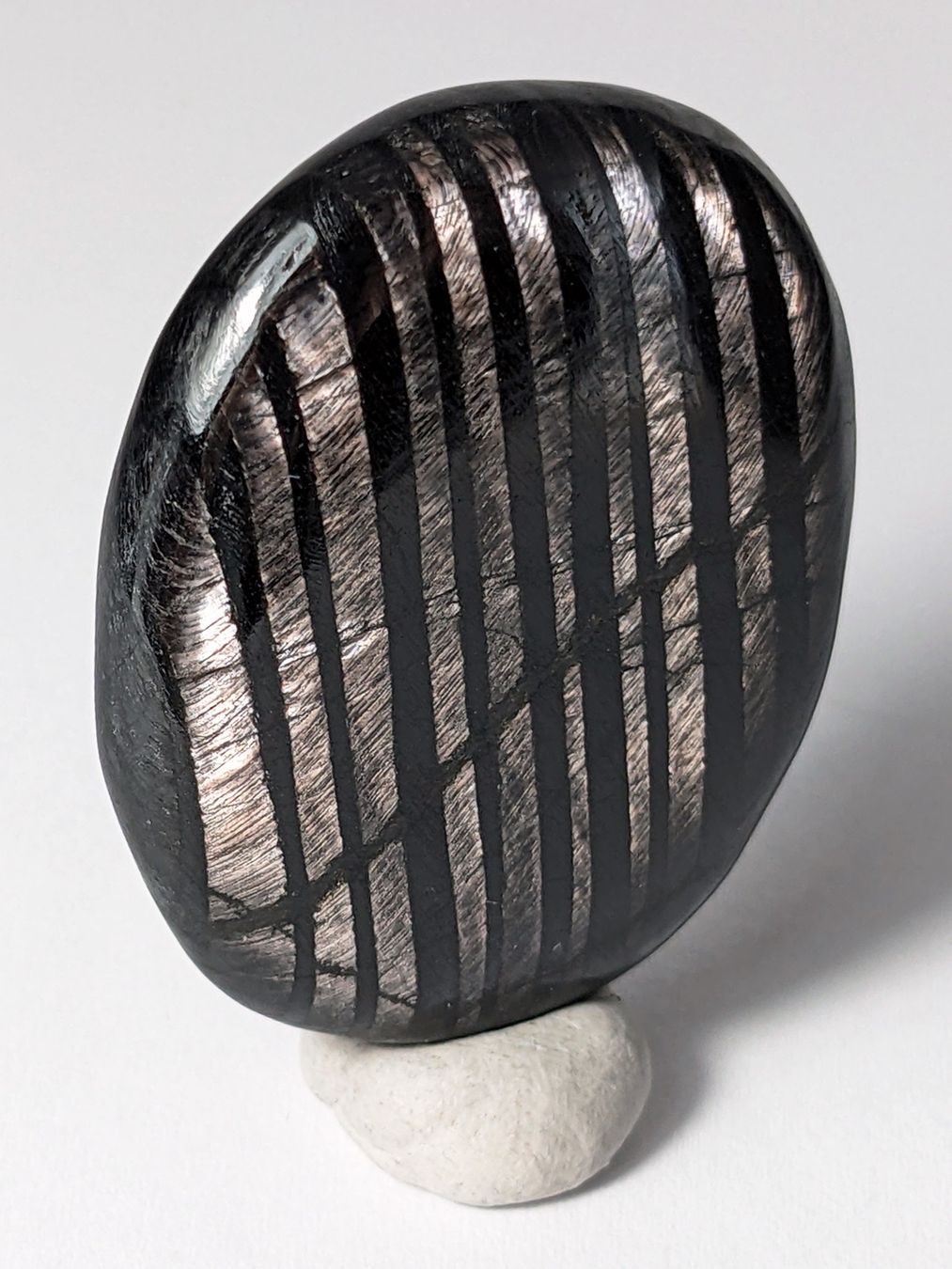 Minerali & Pietre curative: Hypersthen Handschmeichler 40mm, 26 Gramm – Nuovo e nell'imballaggio originale da Meilen venduto da StoneGarden