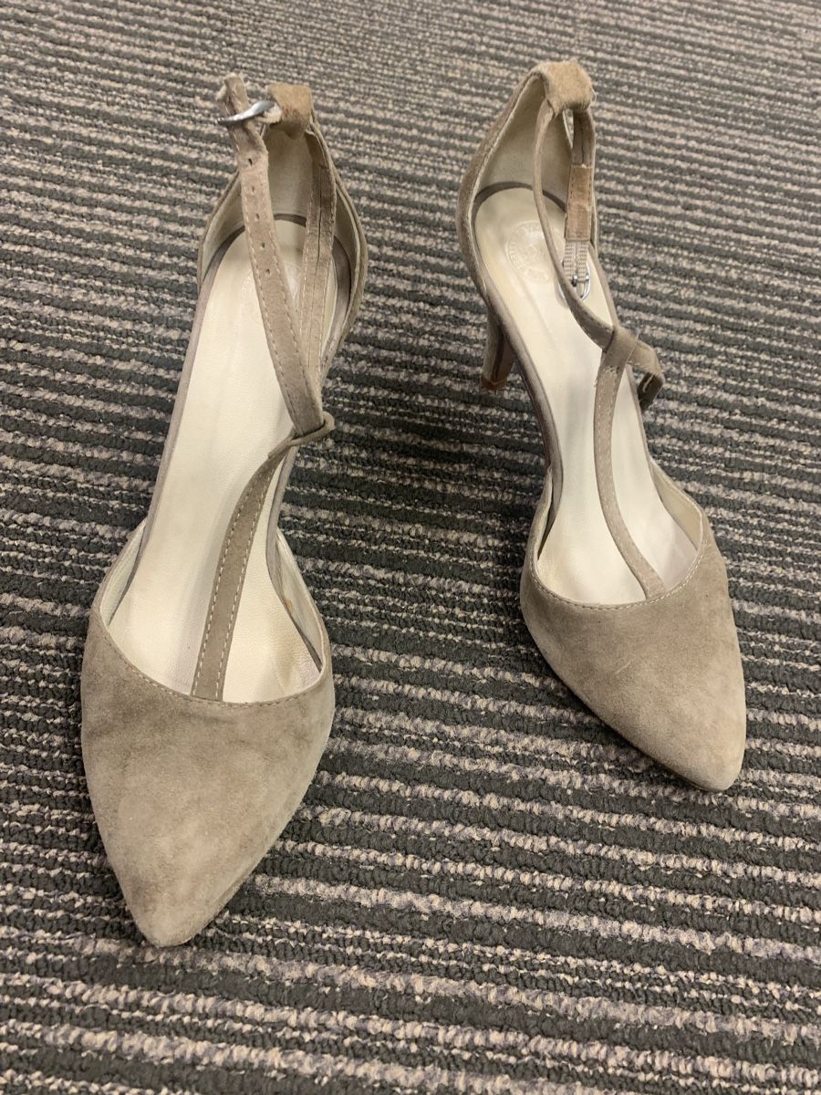 Damenschuhe: Hakei Crafted Spain Suede Heels, Size 38 – Gebraucht aus Lausanne von milasha