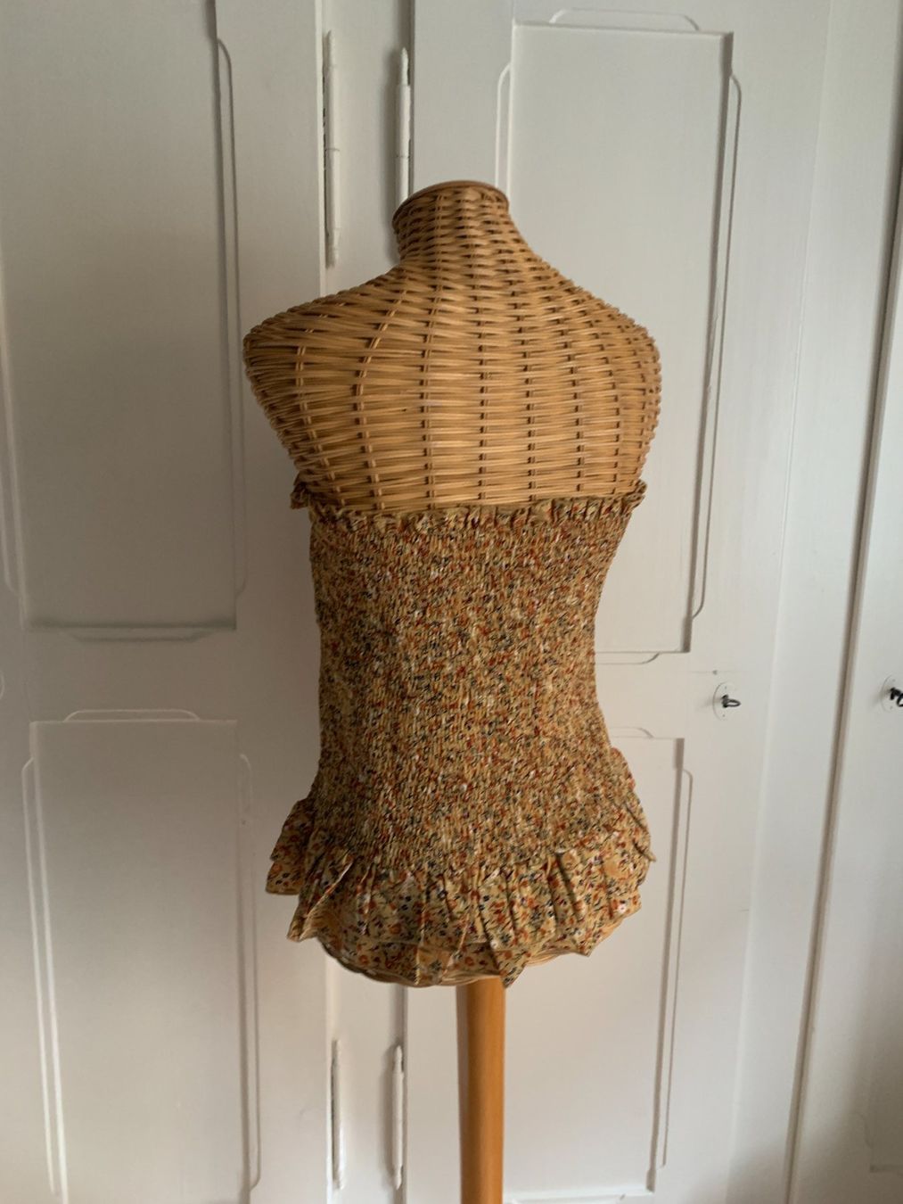 Shein Top: SHEIN - Bustier-Oberteil geblümt 34 – Usato da Zürich venduto da Diazaio 2