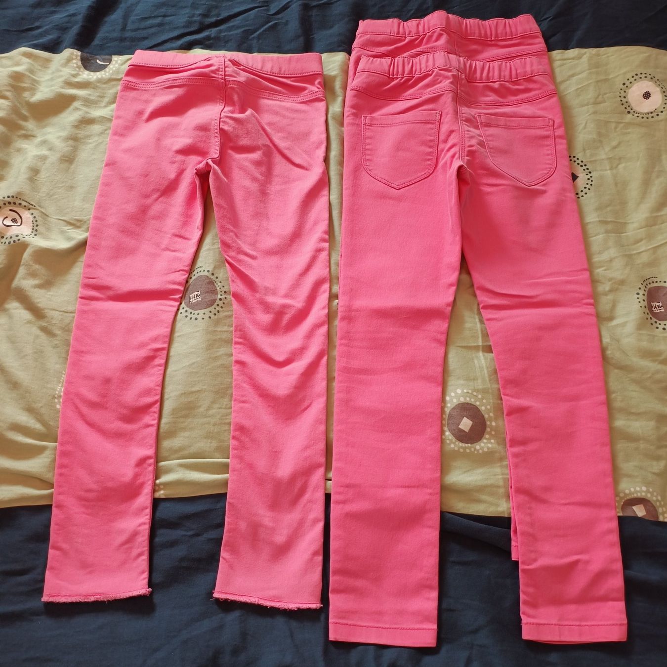 Pantaloni: Pinke Mädchen Jeggings, Grösse 134 – Usato da Emmetten venduto da Hornberger 1