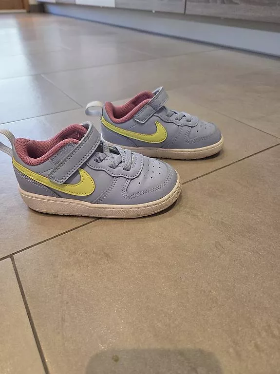 Scarpe per ragazzi: Chaussures Nike – Usato da Evolène venduto da elo_2sbd