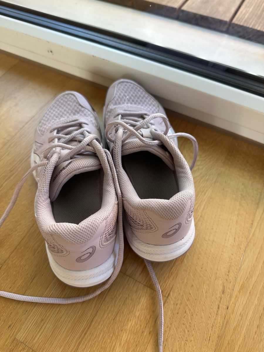 Asics Scarpe da uomo: Asics Hallenschuhe Gr 38 – Usato da Ostermundigen venduto da Clood 1