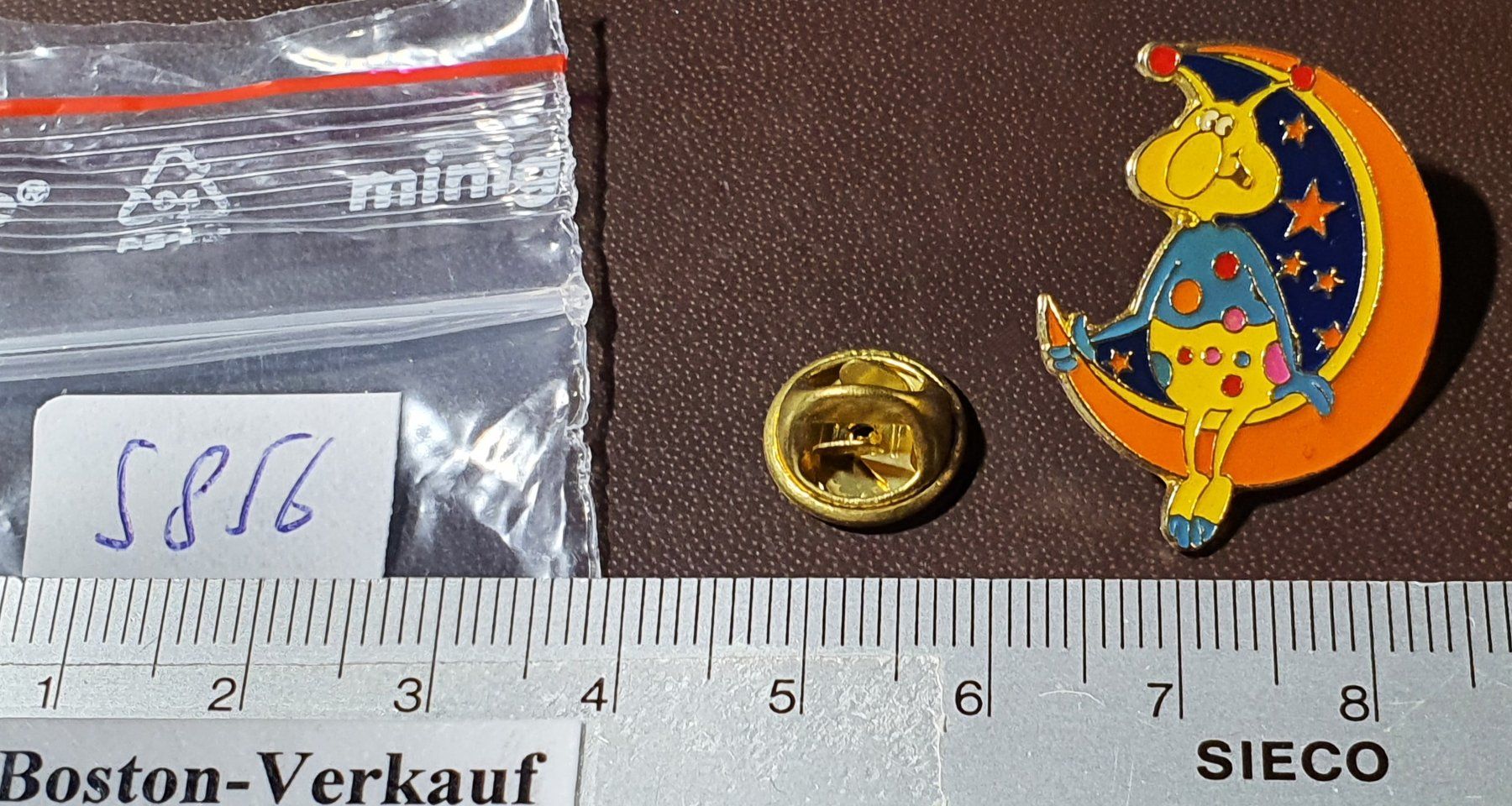 Statuette: S856 - Pin Comic Figur Gogol Alien auf dem Mond – Usato da Reinach BL venduto da Boston-Verkauf 2