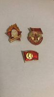 3 Anstecker Pins  Russischer Präsident und Flagge