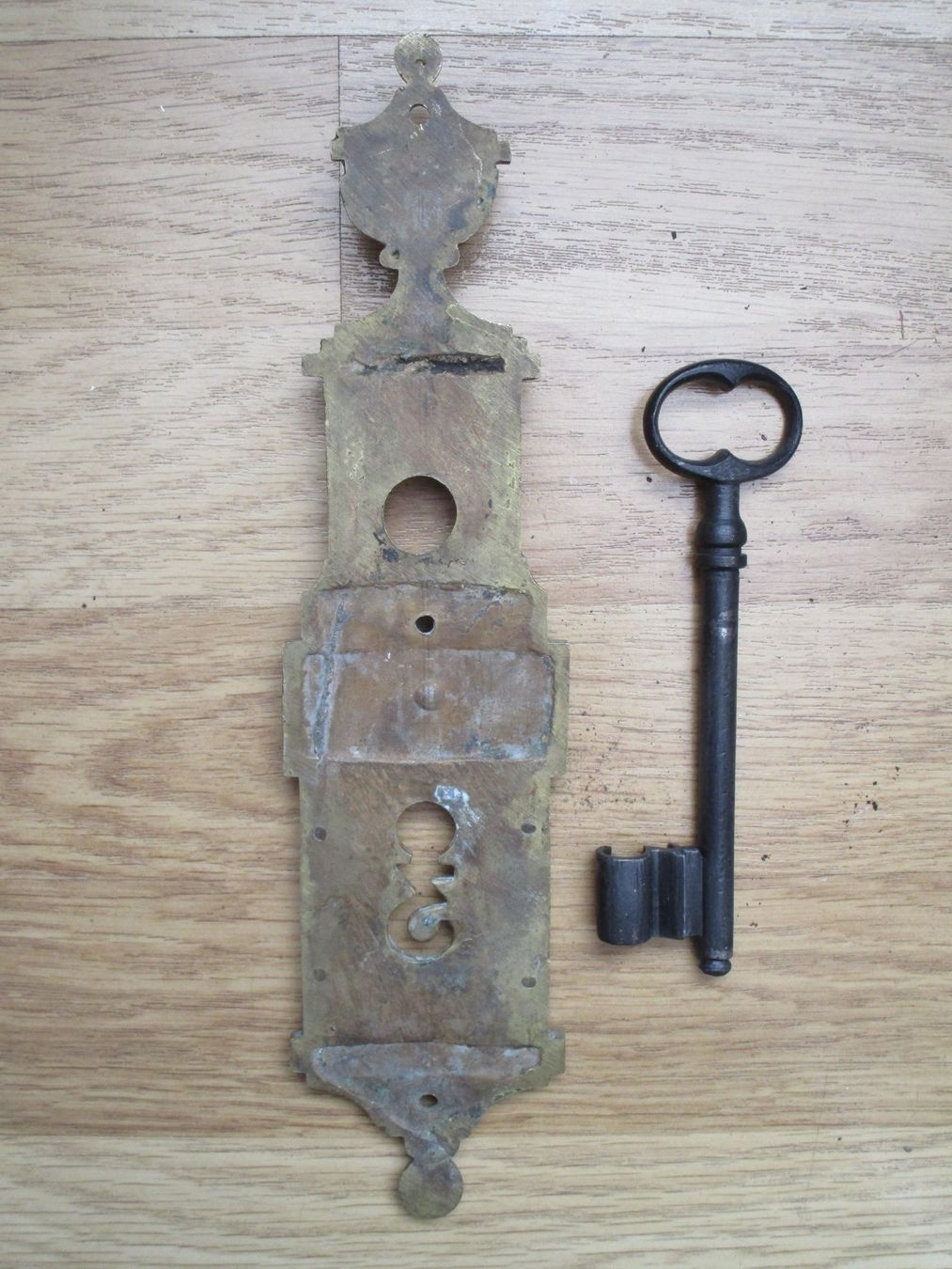Cadenas: Antike Türschlossabdeckung mit Schlüssel – D'occasion à Heimberg par Lupo57 2