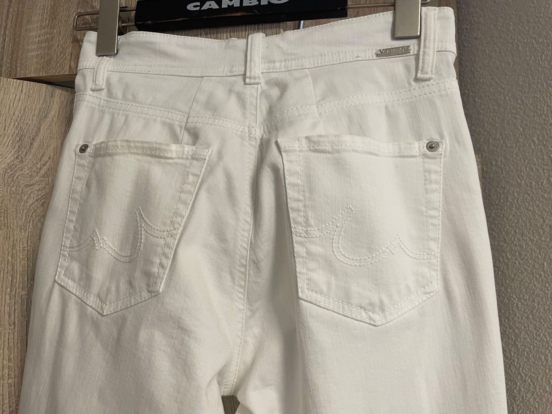 Cambio Jeans: Cambio Damenjeans weiss Superstretch – Usato da Berneck venduto da Ordnung2021