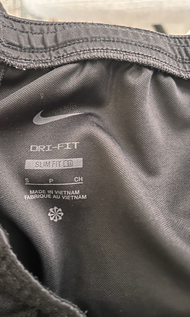 Nike Pantalons: schwarze Nike Dri-FIT Sporthose – D'occasion à Oberrieden par mcl_g5vk 2