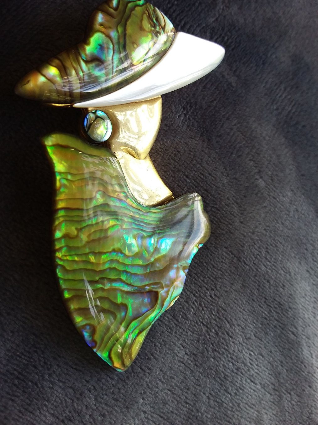 Broschen & Nadeln: Grosse Abalone Brosche Perlmutt Dame mit Hut Vintage 80er – Gebraucht aus Zürich von helsan 1