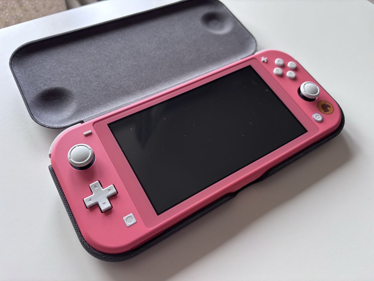 Nintendo Console: Nintendo Switch Lite Coral Animal Crossing Bundle – Usato da Zürich venduto da gmavrom 1