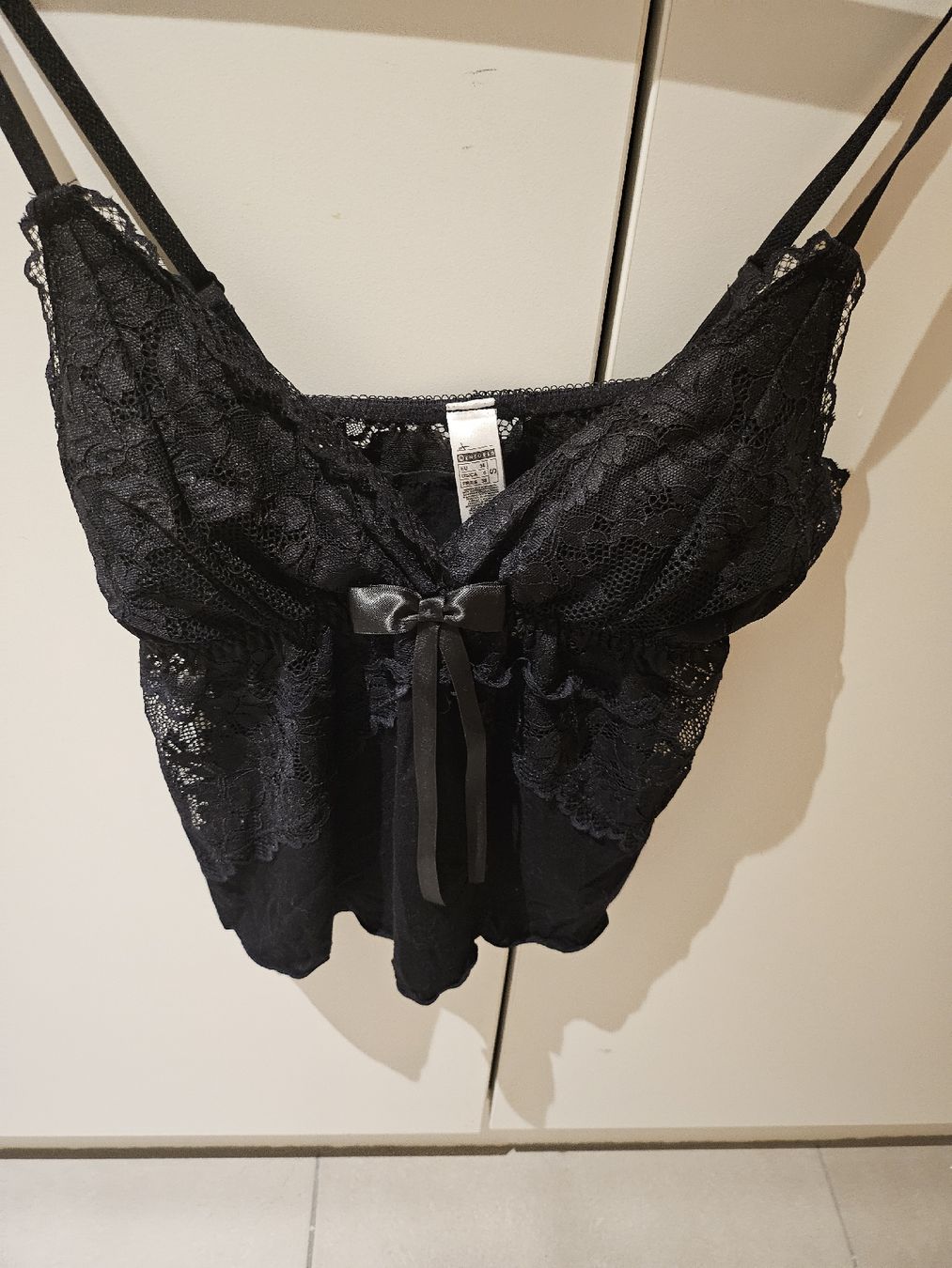 Top: Petit top noir dentelle – Nuovo e nell'imballaggio originale da La Tour-de-Peilz venduto da mar_2r26