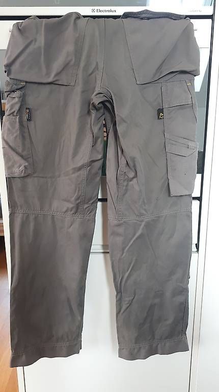 Pantaloni: Snickers Arbeitshose 42 – Usato da Madiswil venduto da Kwon02 1