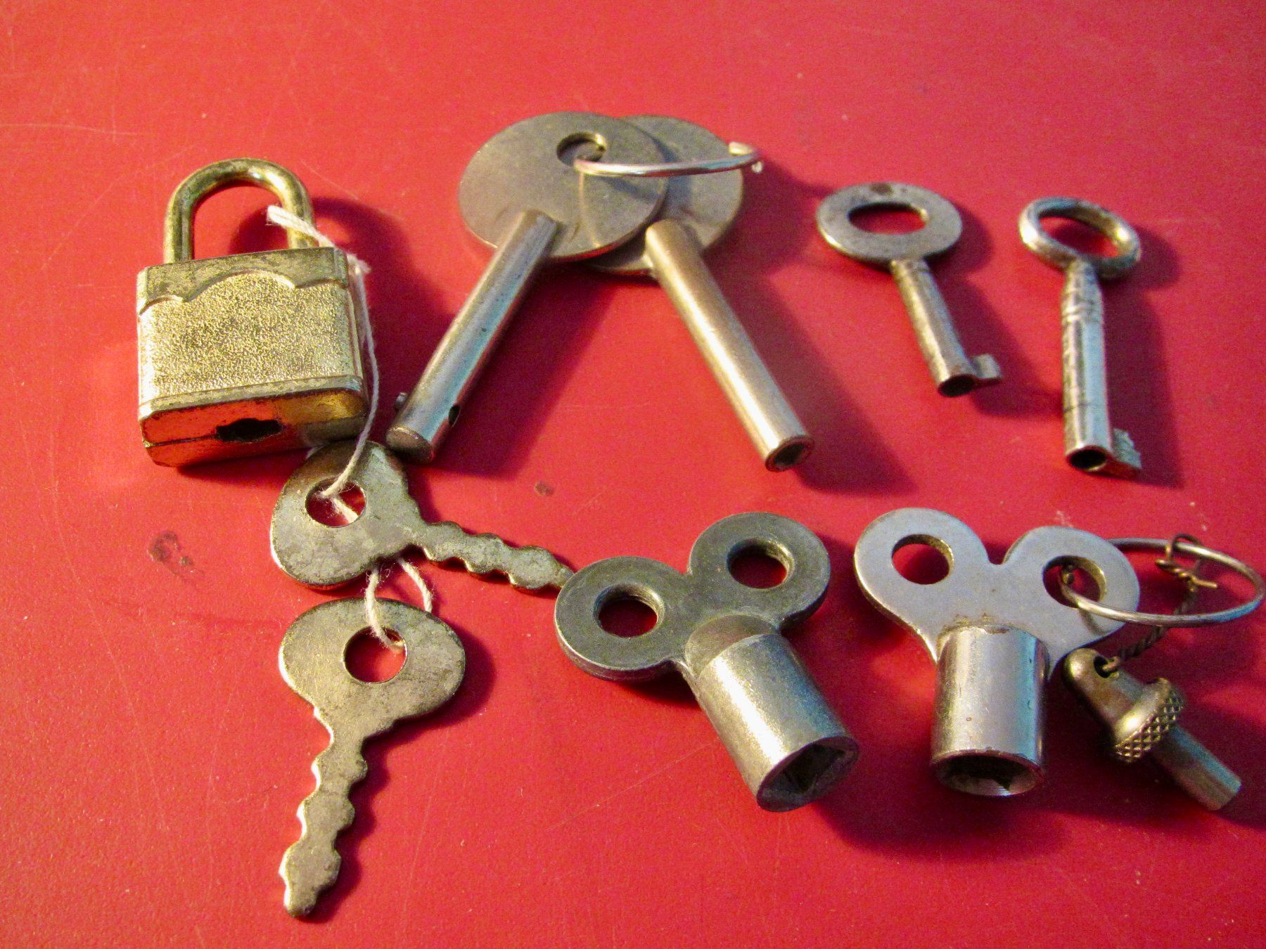 Chiavi: CADENAS ,CLES POUR JOUET – Usato da Murten venduto da Selliot