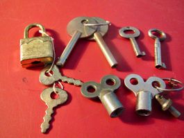 CADENAS ,CLES POUR JOUET