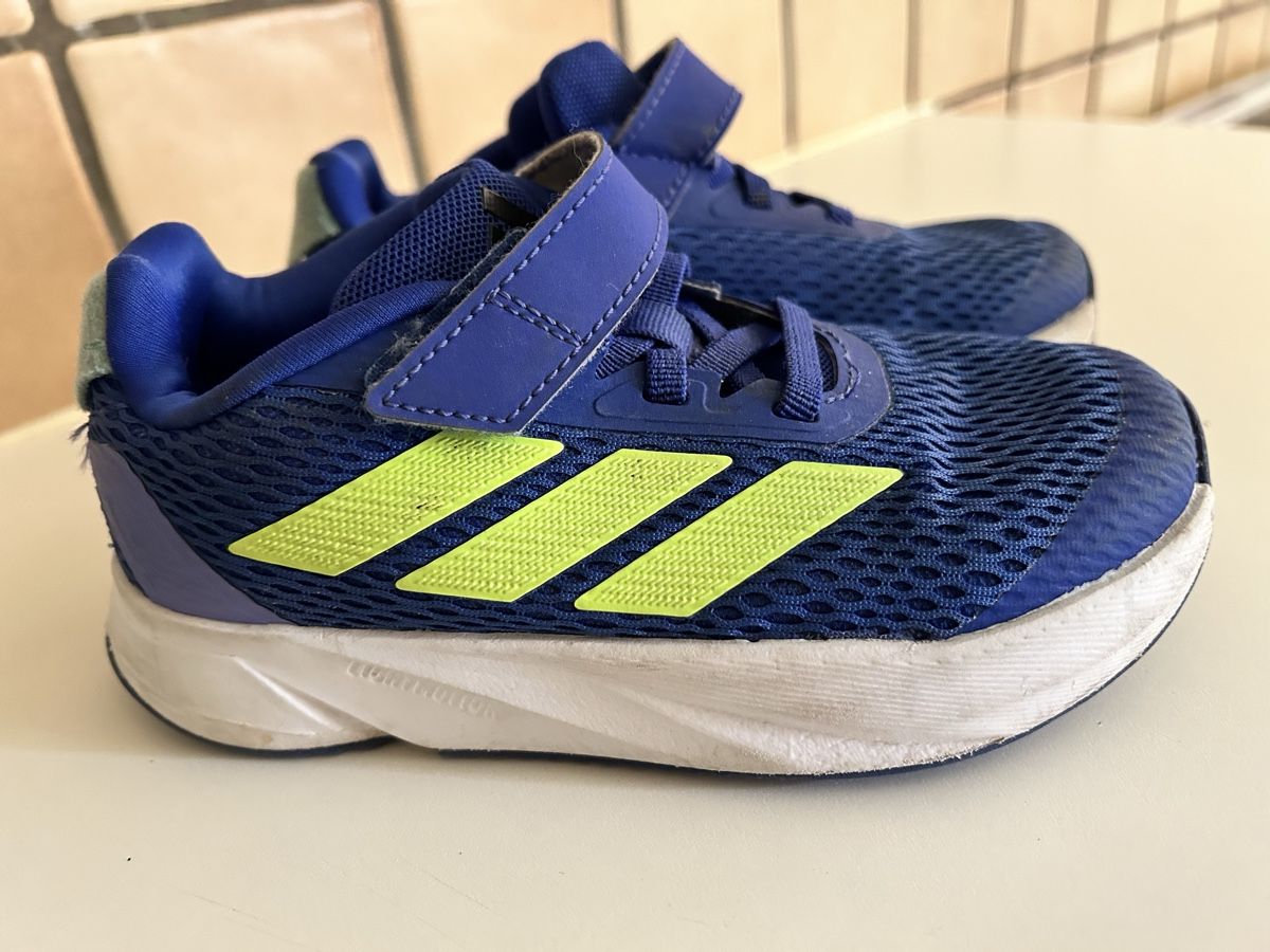 Adidas Scarpe per ragazzi: Baskets Adidas / taille 28 – Usato da Meyrin venduto da Bronx86
